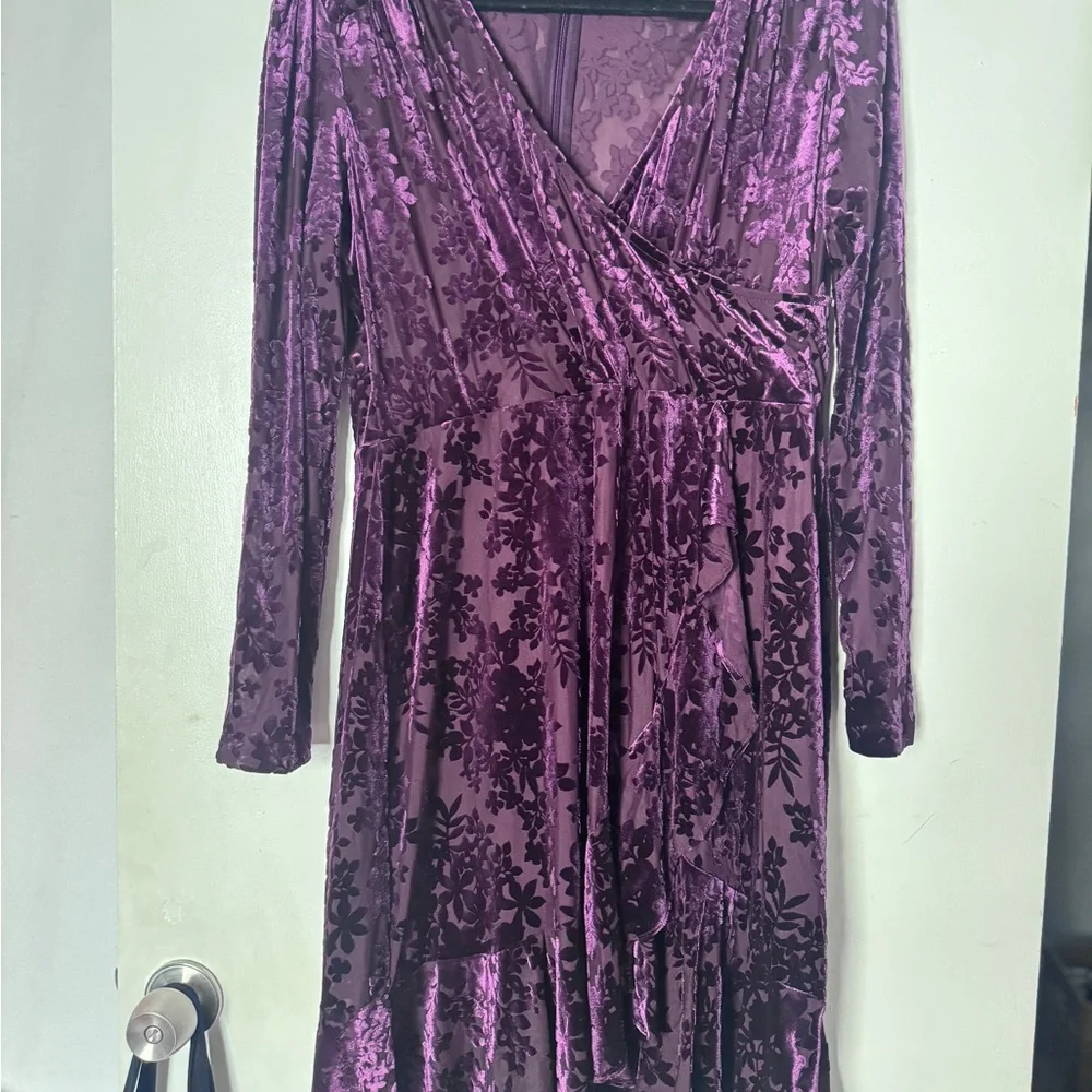 Elegant Purple Floral Velvet Dress - Picture 1 of 3